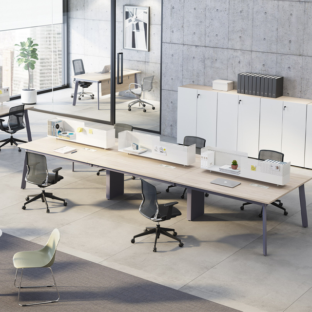 مكتب الاستقبال المكتبي الخشبي المتين في مساحة العمل الحديثة ومنطقة الاستقبال